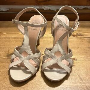 Nude 3.5 inch heel. In good condition, worn several times.